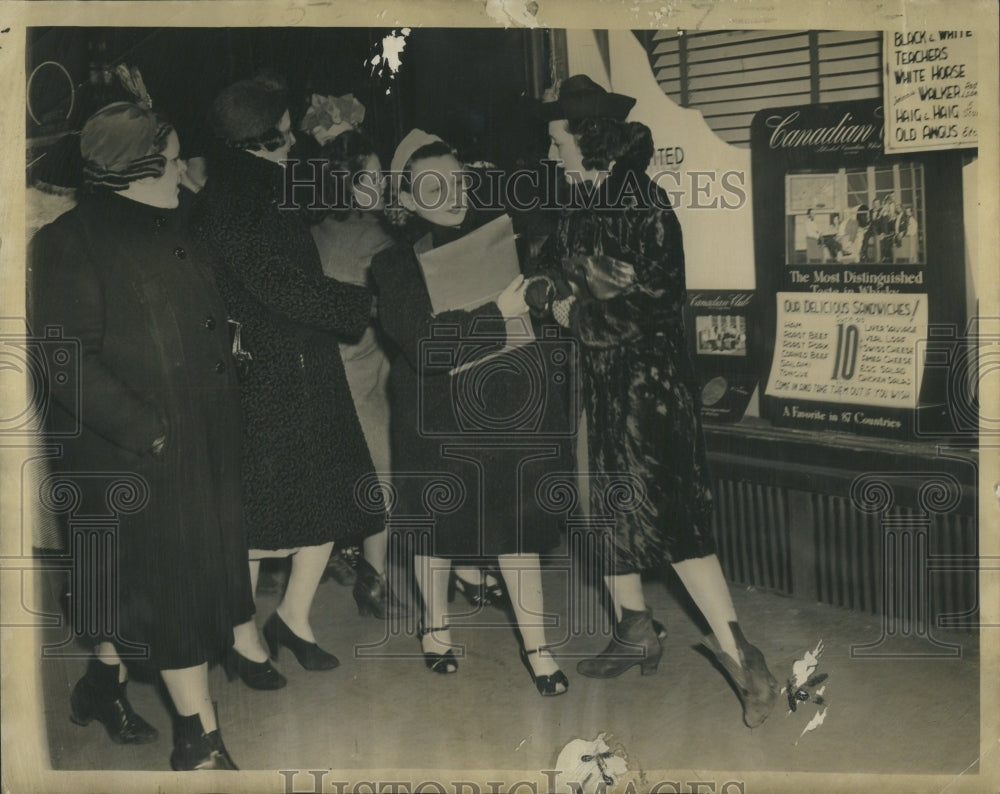 1940 Press Photo Seymour Avery Women Franklin Strike