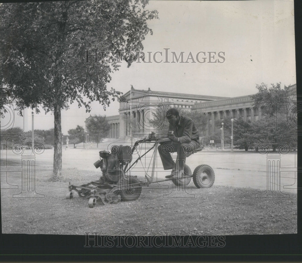 1955 Press Photo Chicago Natural History Museum&#39;s Lawn