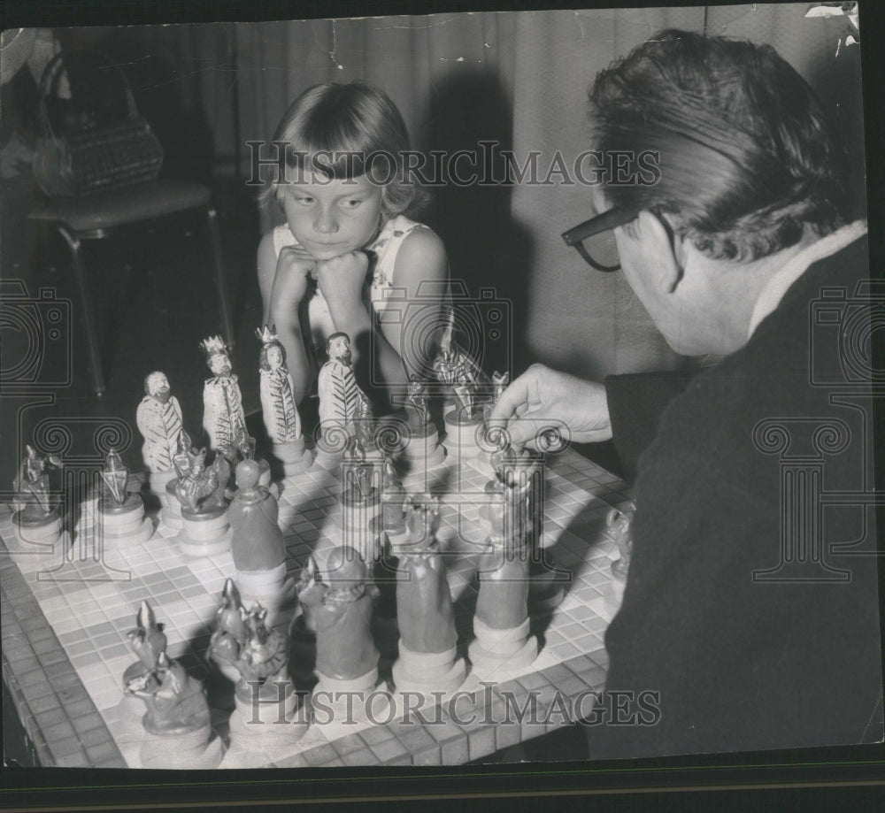 1962 Press Photo Chess Chicago Ceramics Show