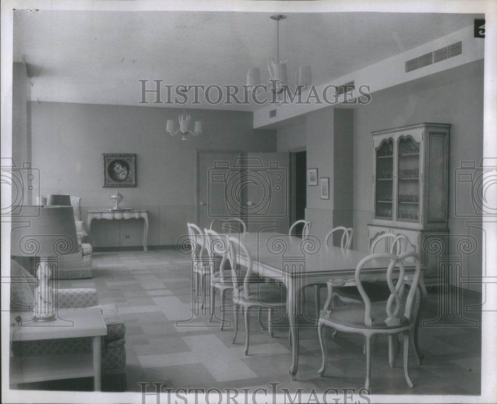 Press Photo Table and Chires