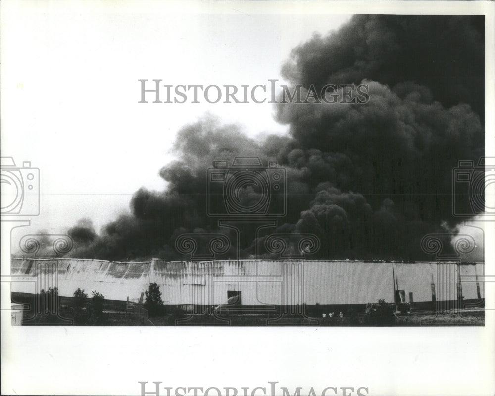 1982 Press Photo S.F.C. Paper Company Building Fire