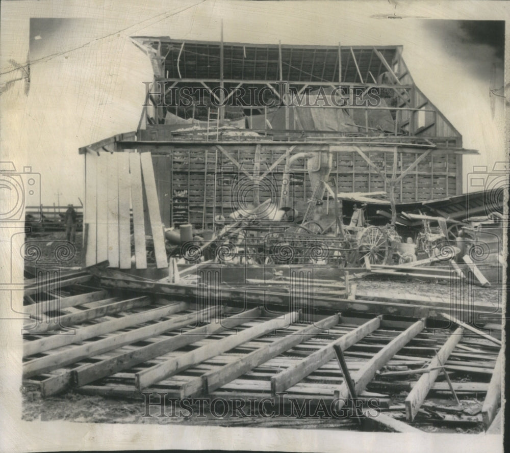 1951 Press Photo Damaged roof &amp; wall at Fred Hill Farm