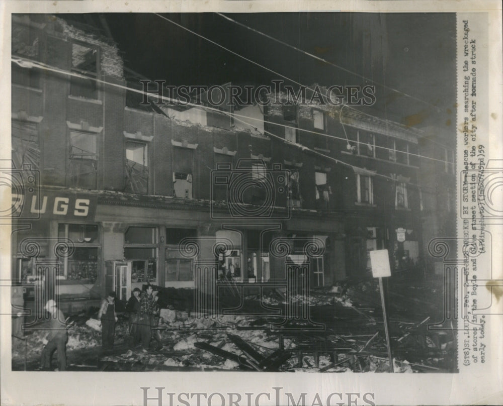 1959 Press Photo Rescue Workers Wreckaged Boyle Olive