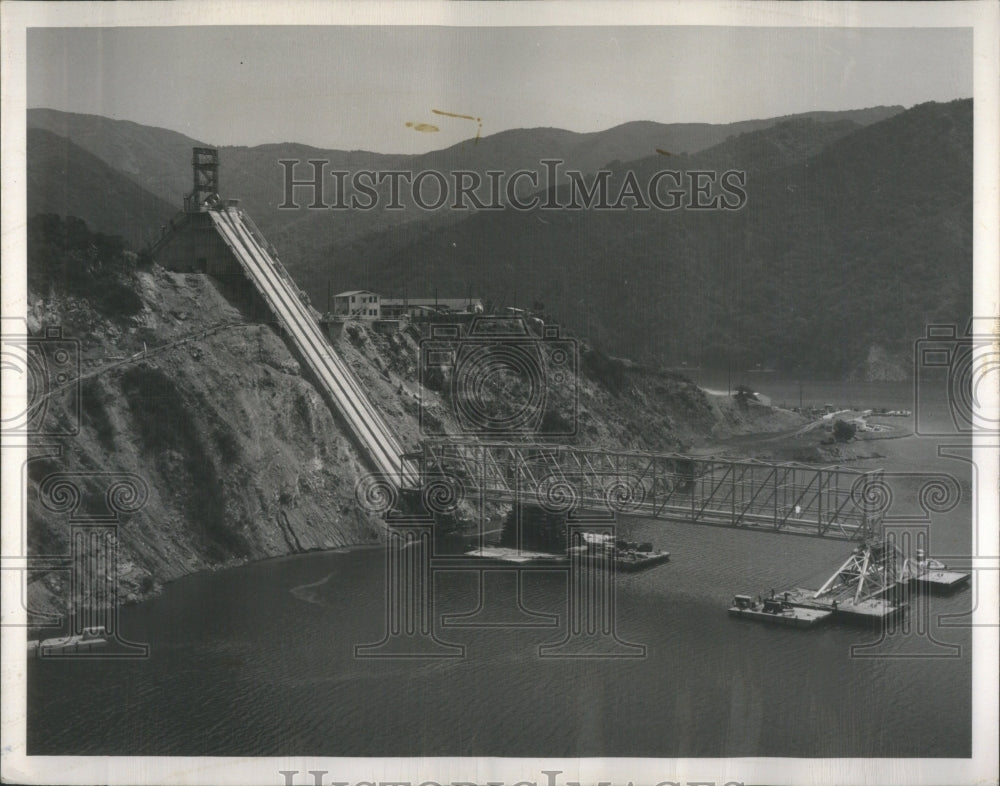 1948 Press Photo Torpedoes launching slide &amp; pier