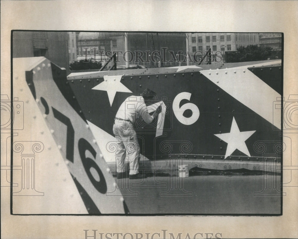 1976 Press Photo Jaines Garrity Painter Red white Blue