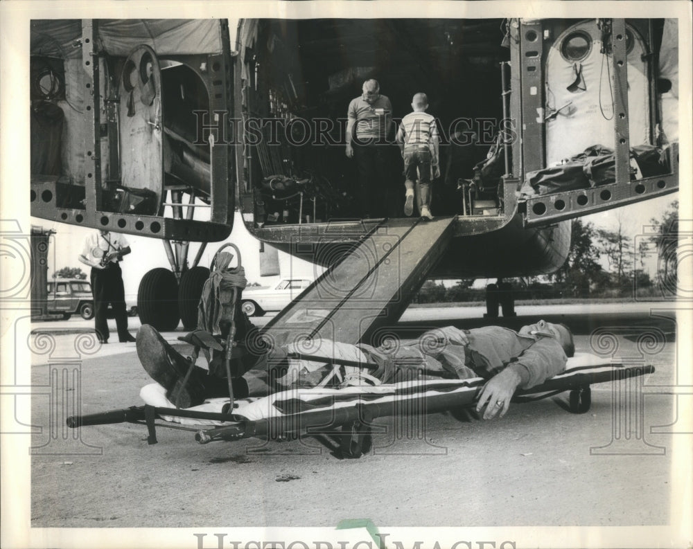 1963 Press Photo Aero Medical Evacuation Demonstration