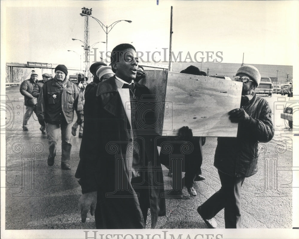 1985 Press Photo US Steel Works Factory Demonstration