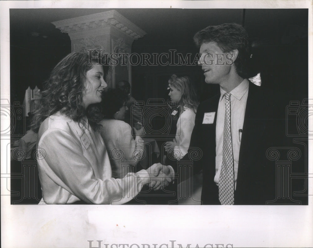 1991 Press Photo Karen Hanley &amp; Thomas Arey Shake Hands