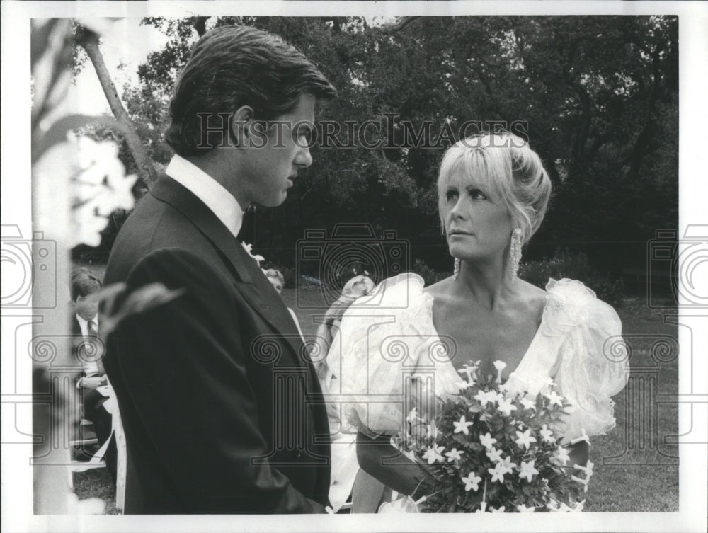 1985 Press Photo Douglas Sheehan Joan Van Ark Knots