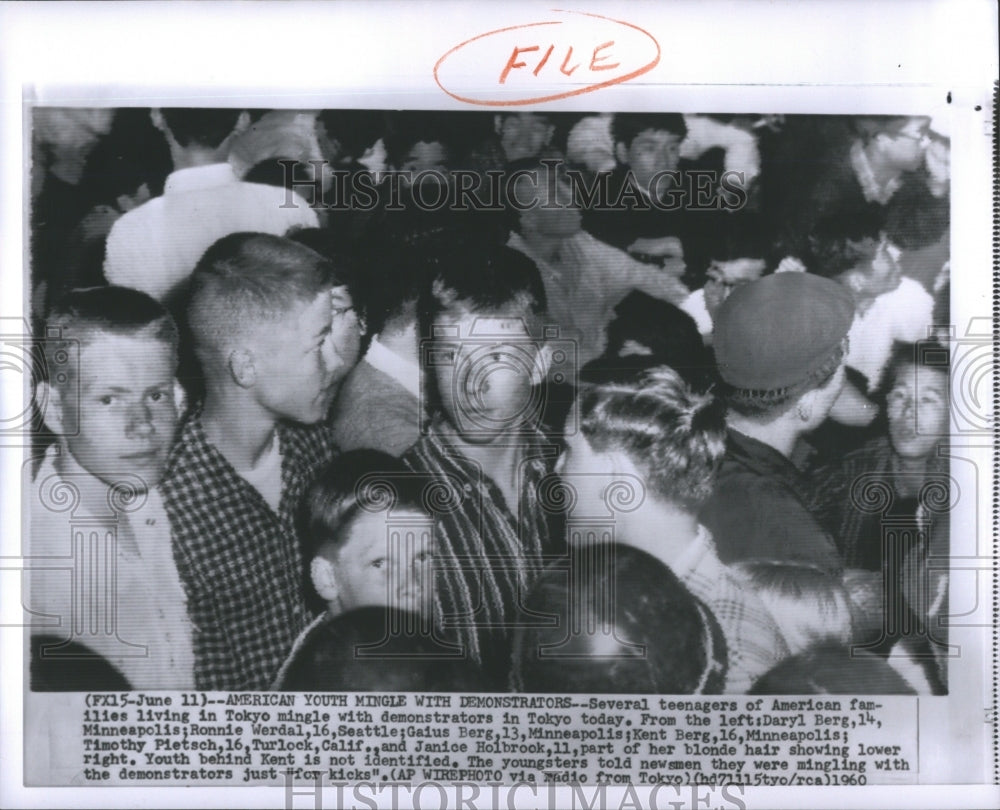 1960 Press Photo American families in Tokyo