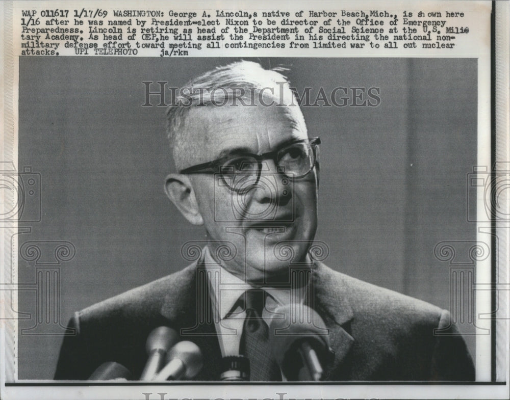 1969 Press Photo George A Lincoln Harbor Beach Nixon MI