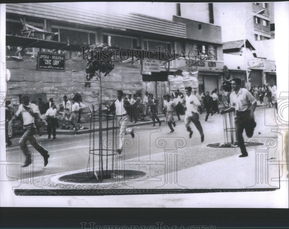 1960 Press Photo Riot Caracas Race Street Vanezuecian