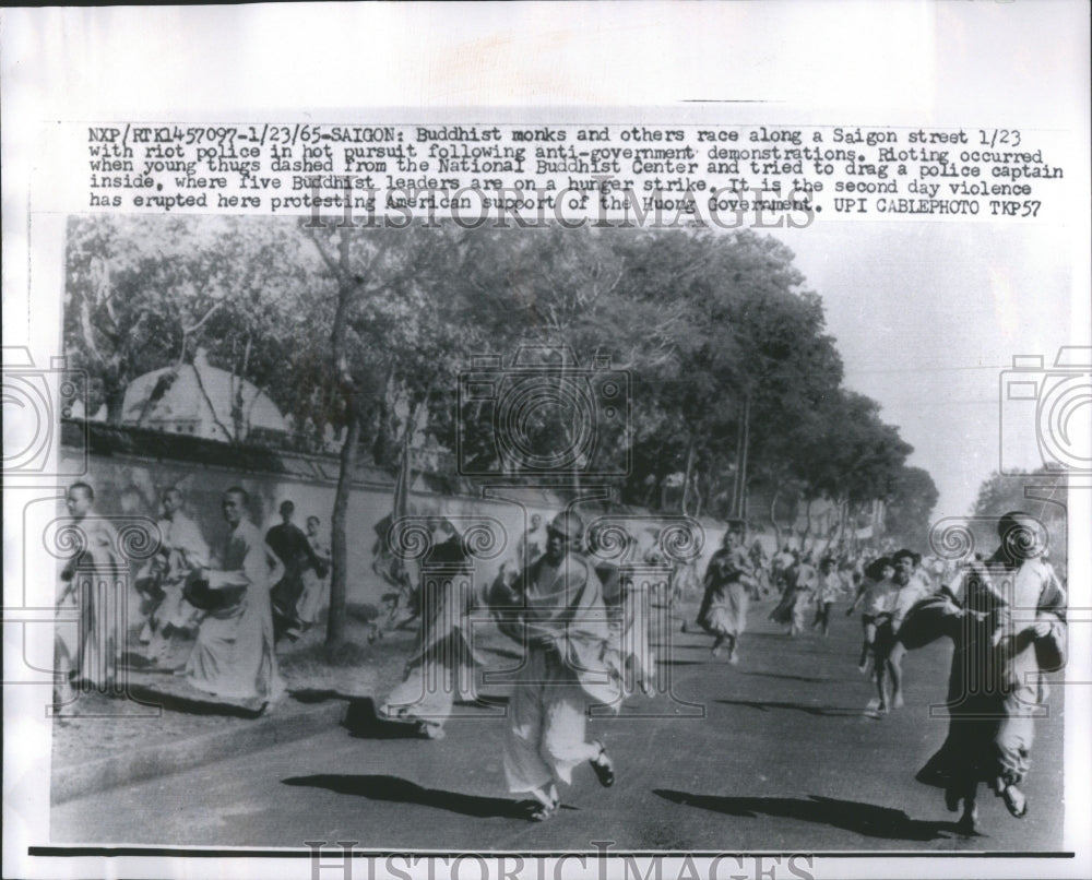 1965 Buddhist Monks Saigon Riot Police - Historic Images