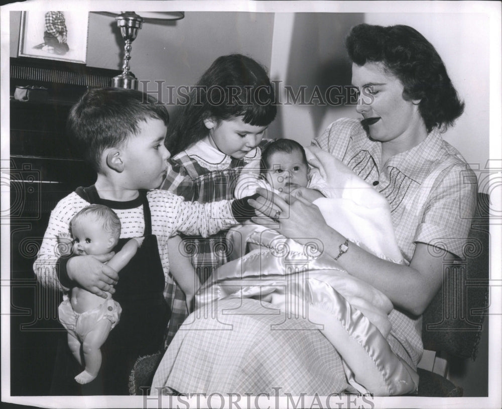 1955 Mrs John Mouw Marla Ann David Child - Historic Images