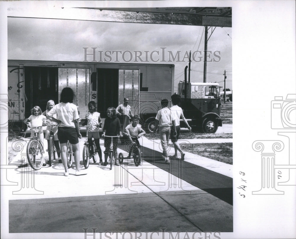 1966 Press Photo Children Cycles House Frank Turnbrello