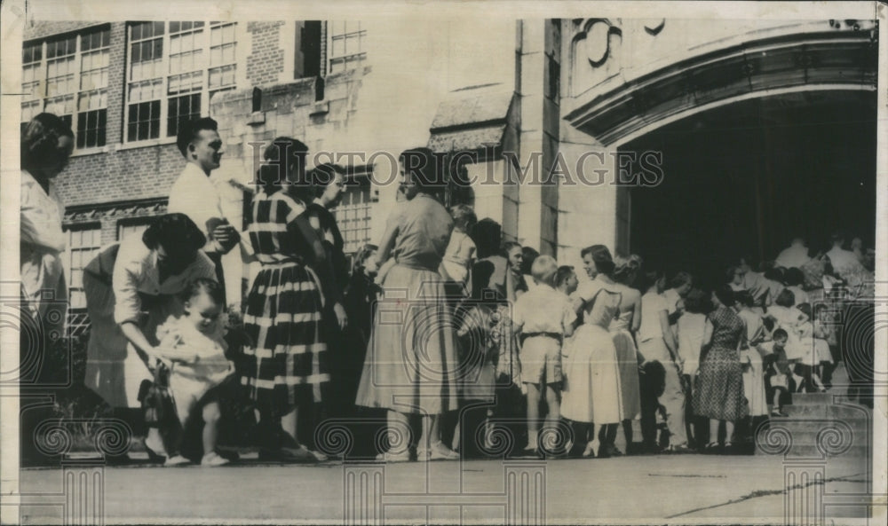 1953 Waiting Polio Shots Part Montgomery - Historic Images