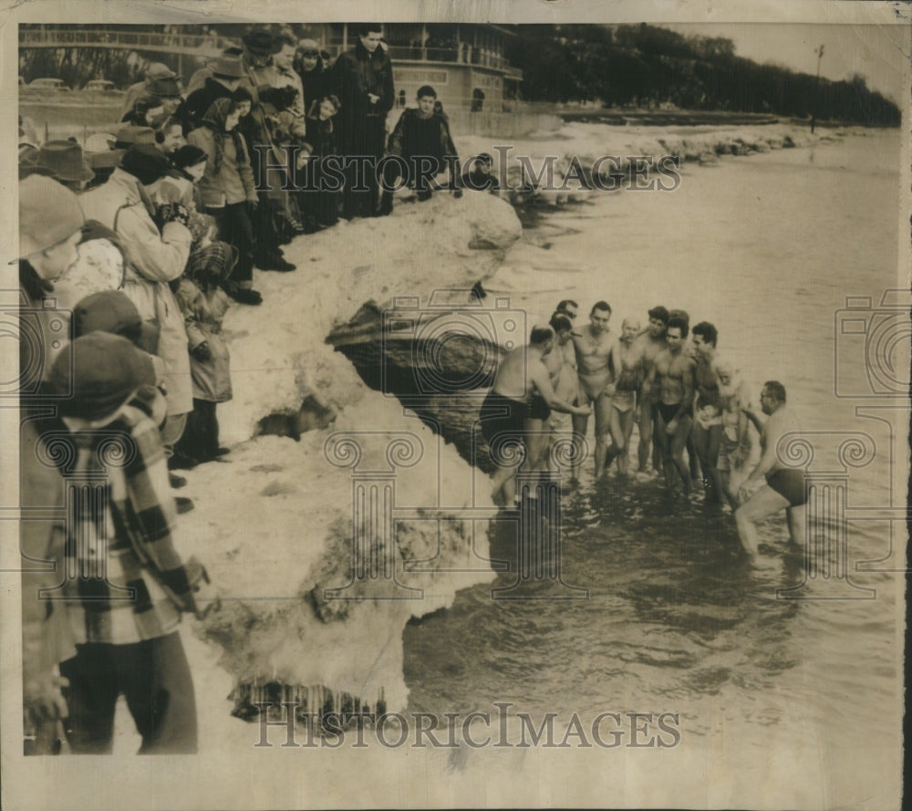 1952 Press Photo Lake Michigan Milwaukes Members