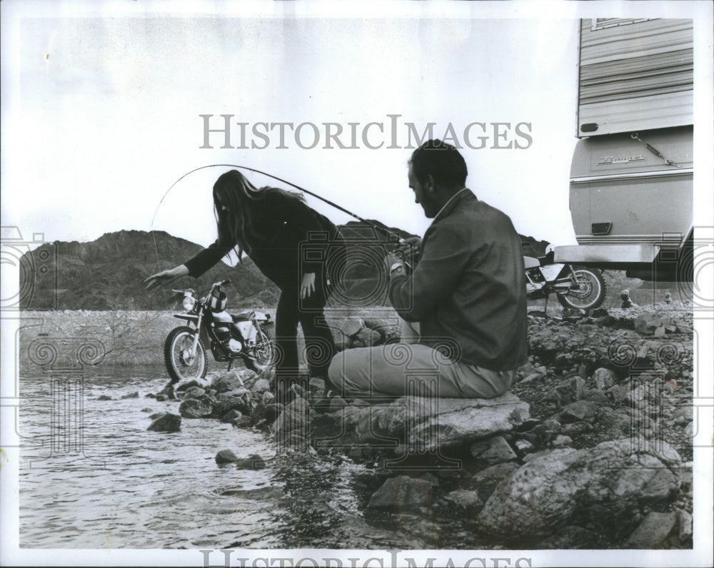 1970 Press Photo Vacationing Couples Lake Mead Water Sp - Historic Images