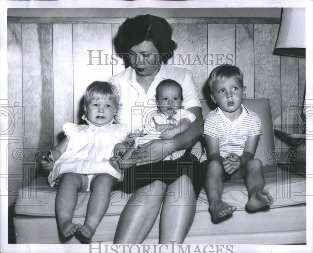 1960 Press Photo MrsEvelynn Vance Lynn Kevin Husband