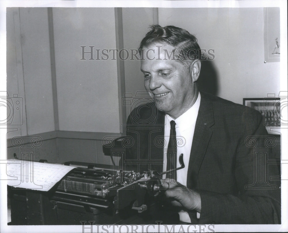 1966 Press Photo County Building Sgt.Vernon Van Buskirk