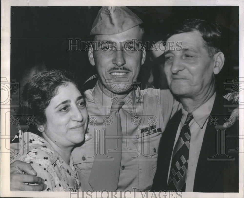 1945 Press Photo Mr Mrs Thomas Vallone Sgt Dominic