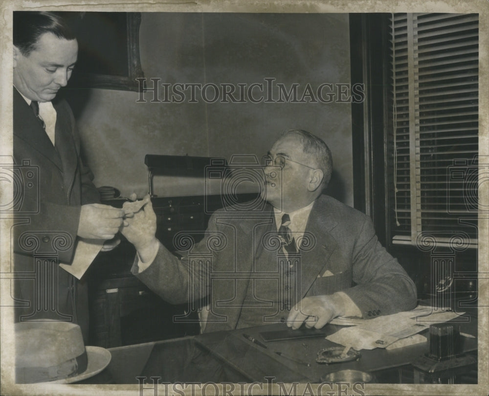 1948 Press Photo Eugene Van Antwerp Mayor Michigan