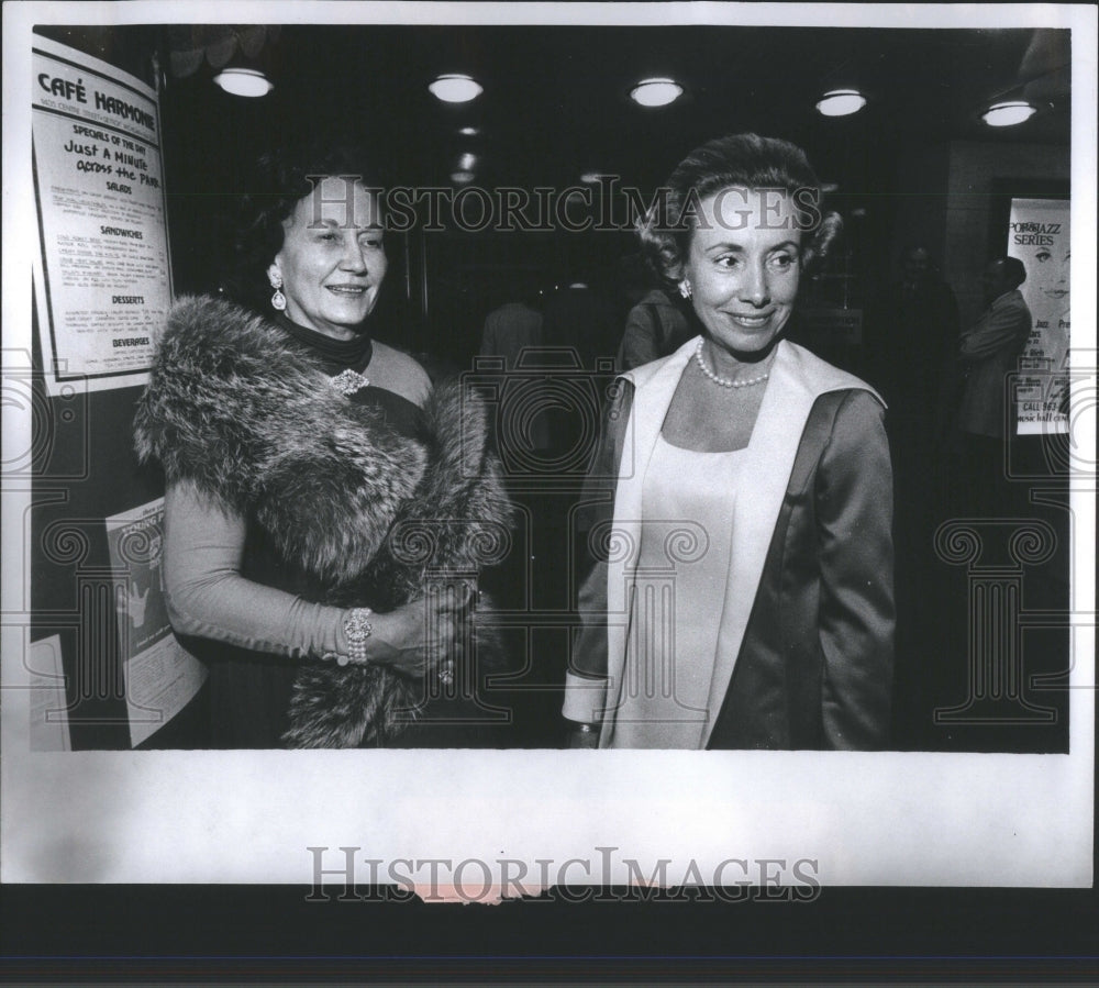 1977 Press Photo Mrs Joseph A Varnee Mrs John W Florns