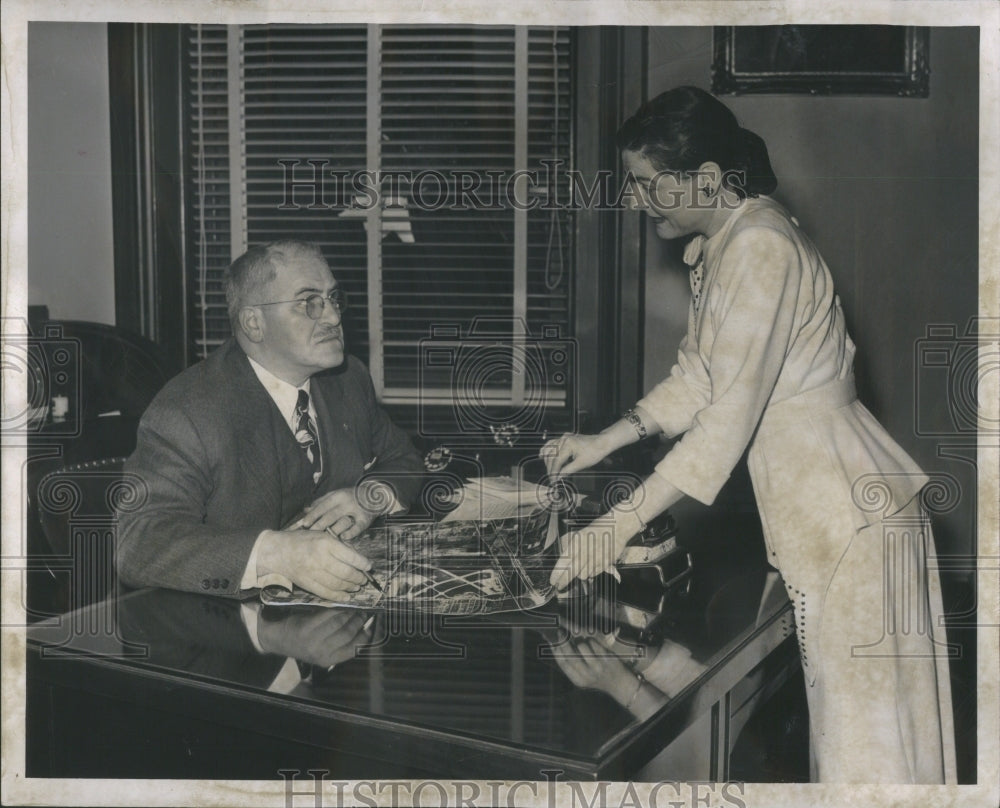 1948 Press Photo Gertrude Engels Discussing Airport