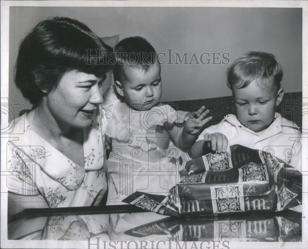 1956 Press Photo Raphael Barabara VanAlphen Mark Josh