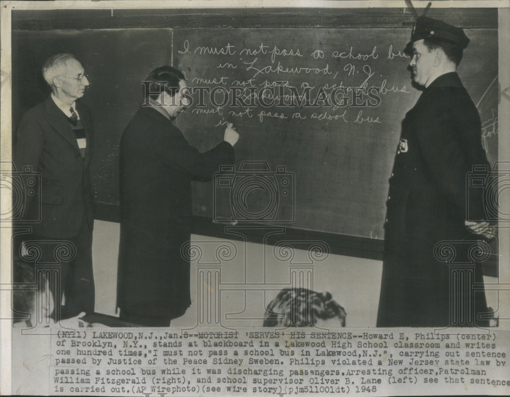 1948 Press Photo Howard E.Phillips Brooklyn Blackboard