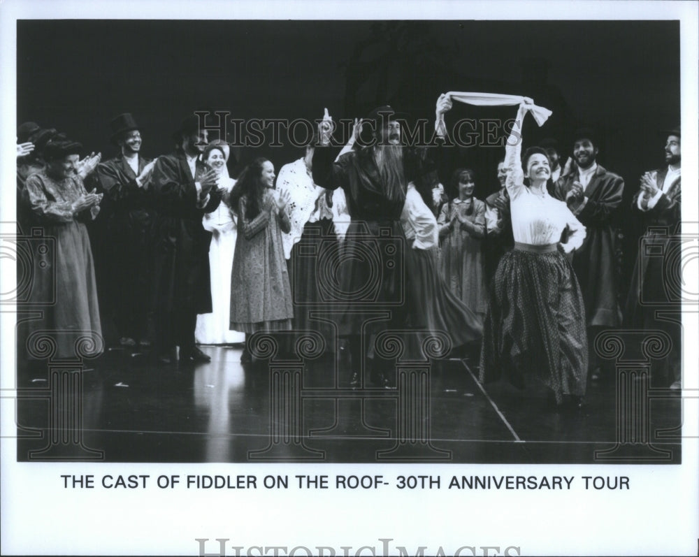 1995 Press Photo Music Show Fiddler On The Roof