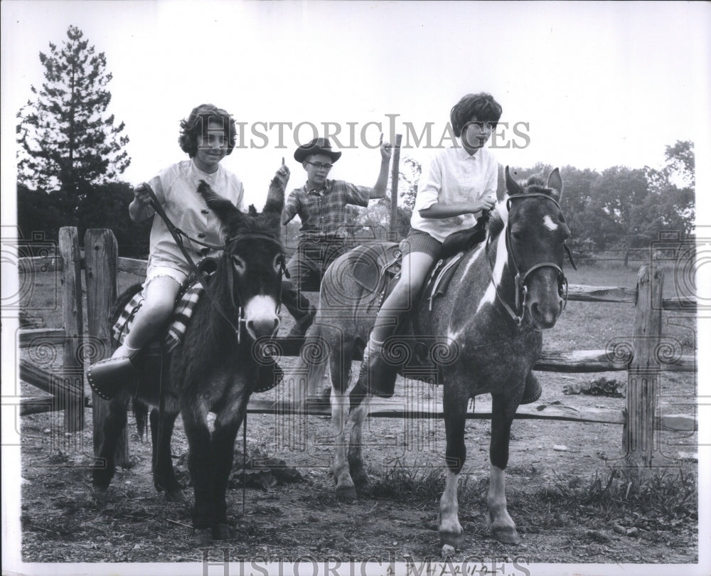 1962 Farmers Children Michigan - Historic Images