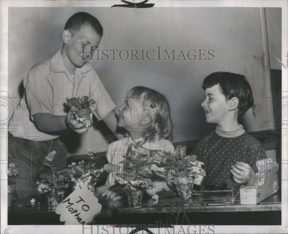 1955 Mothers Day - Historic Images