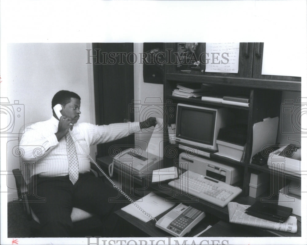 1992 Press Photo Jeffrey Scott Businessmen Computers