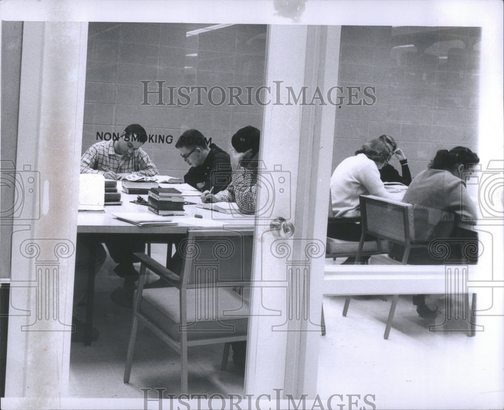 1958 Press Photo College School Study Room English