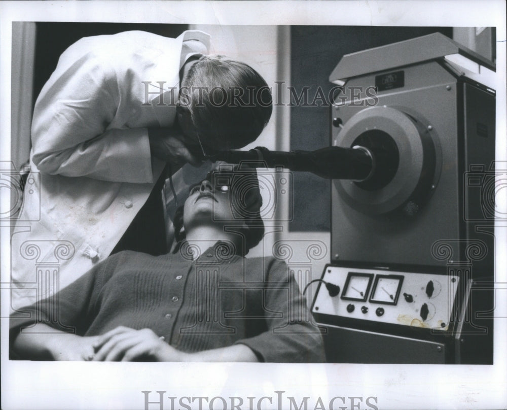 1960 Press Photo Spot Welding