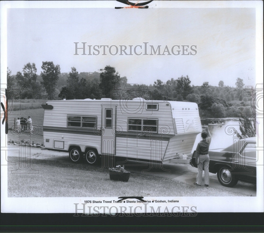 1975 Press Photo Shasta Travel Camper RV