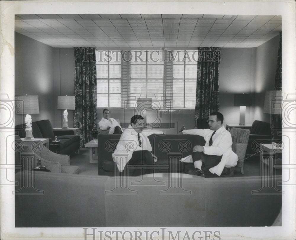 1950 Press Photo Maternity Motherhood Child College