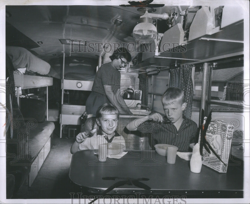 1958 Press Photo School Bus Interior Harbor Mobile