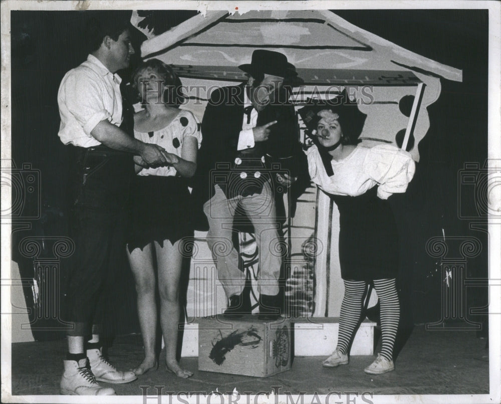 1967 Press Photo Stage Serves Performers