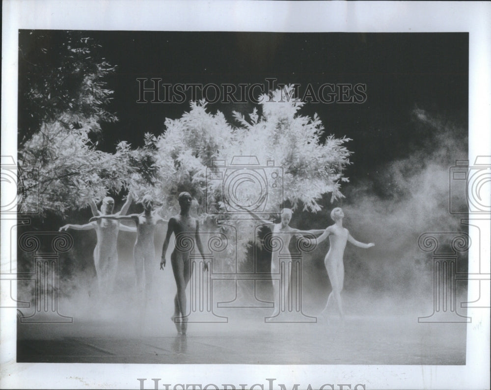 1984 Press Photo Ballet Kind Britain Concert Dance Form