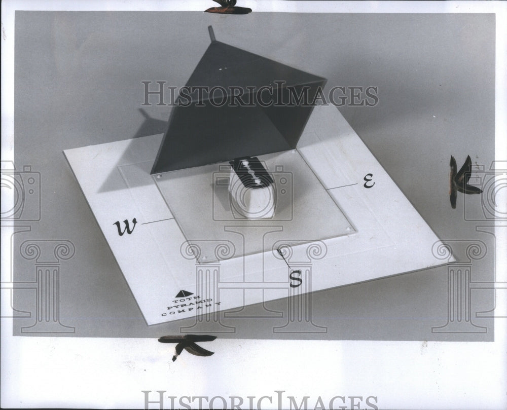 1976 Press Photo Pyramid Game Toth Pyramid Company