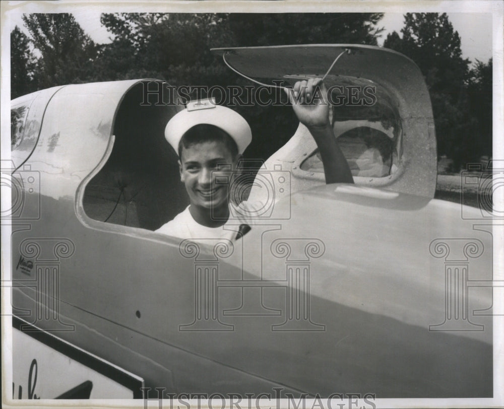 1955 Press Photo Dave Thayer Mini Submarine Akron Ohio