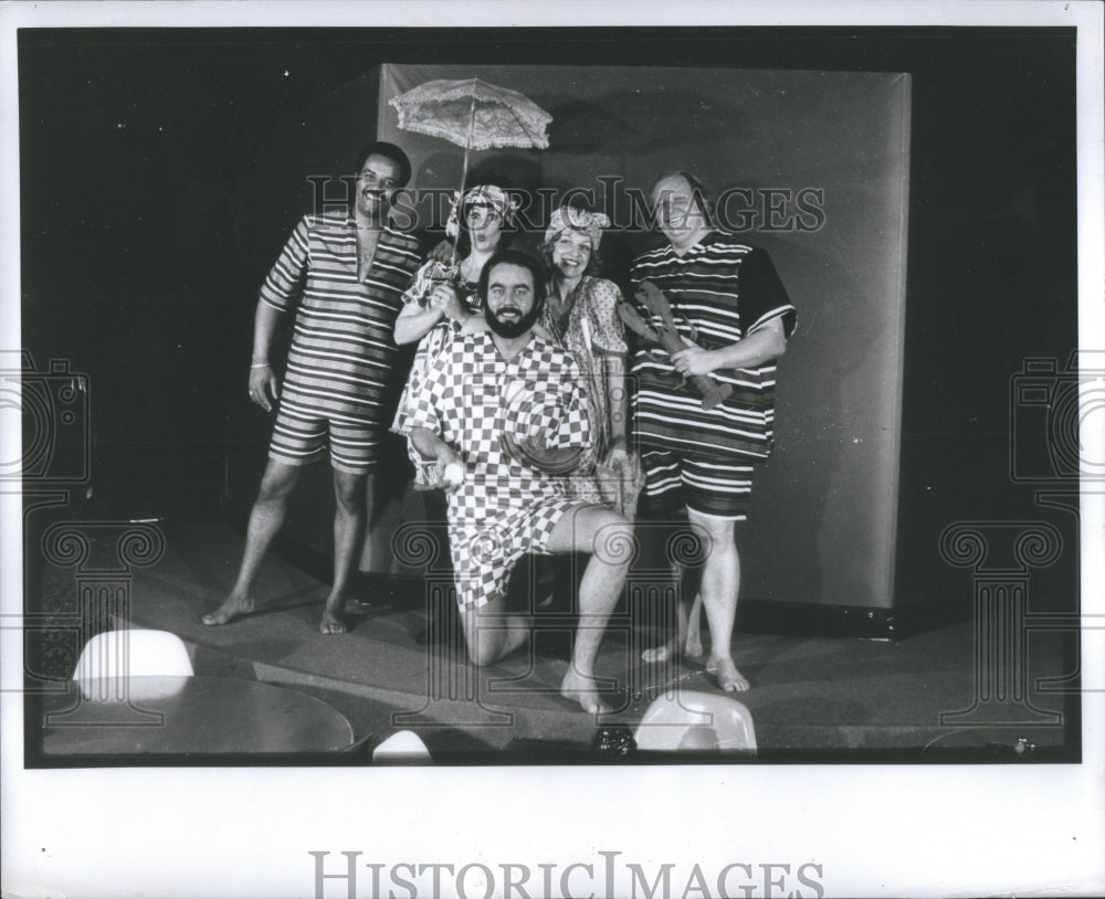 1975 Press Photo Personals Music Shows Pose Dancers