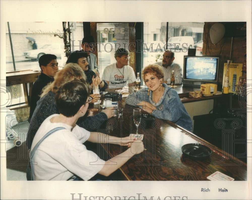 1993 Press Photo Jacqueline Flynn Spot Bar Chat Regular