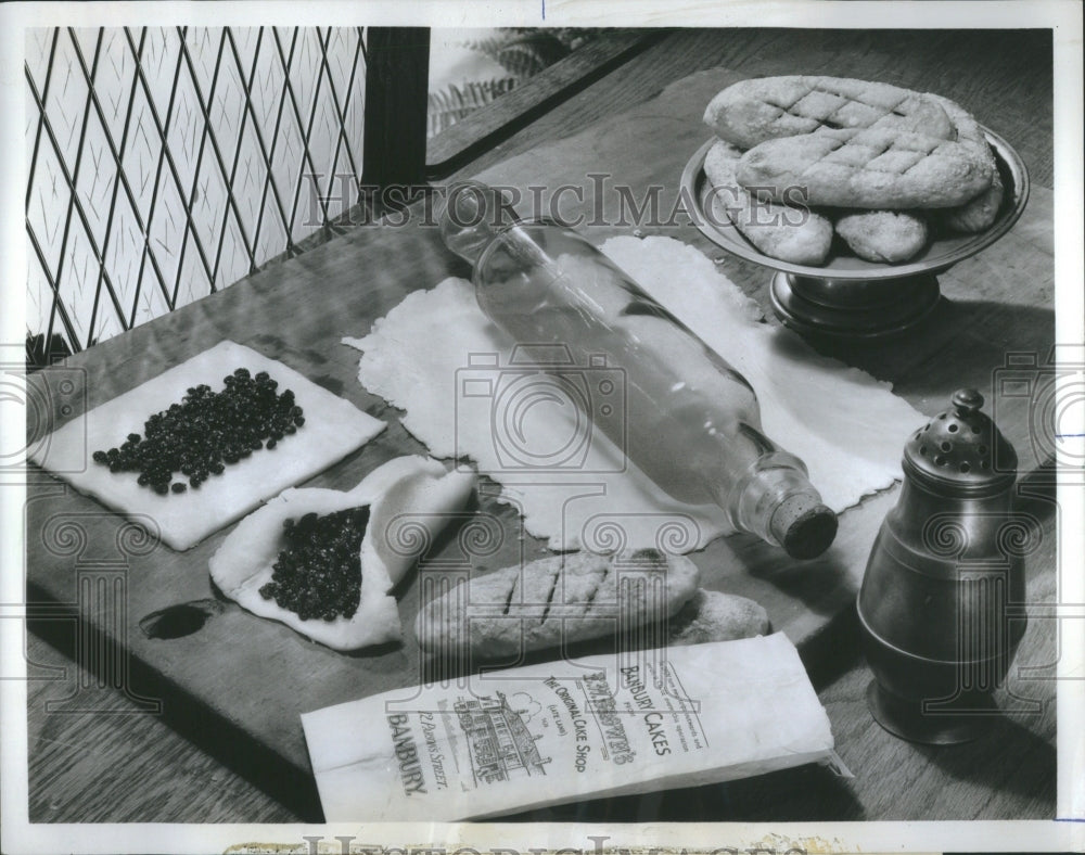 1972 Press Photo Traditional English Snack Banbury Cake