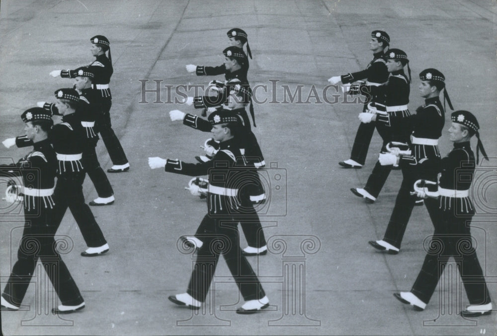 1966 Press Photo Troop Marching Pirad Occasion