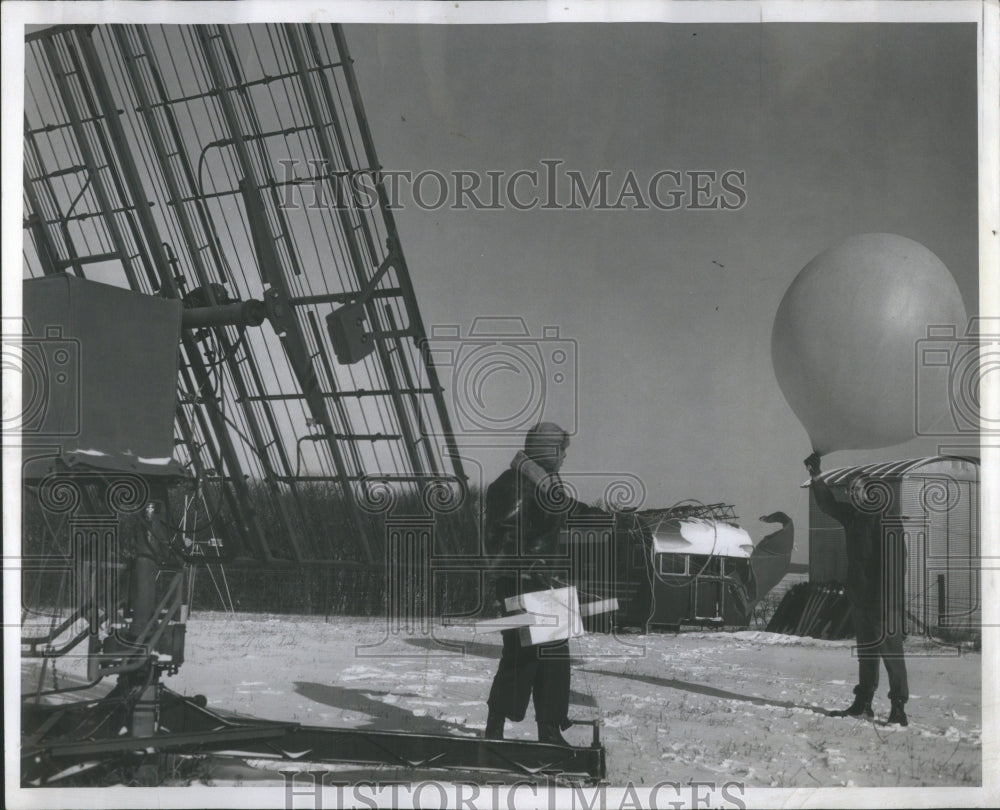 1958 Press Photo K.D Gardens Balloon Madison