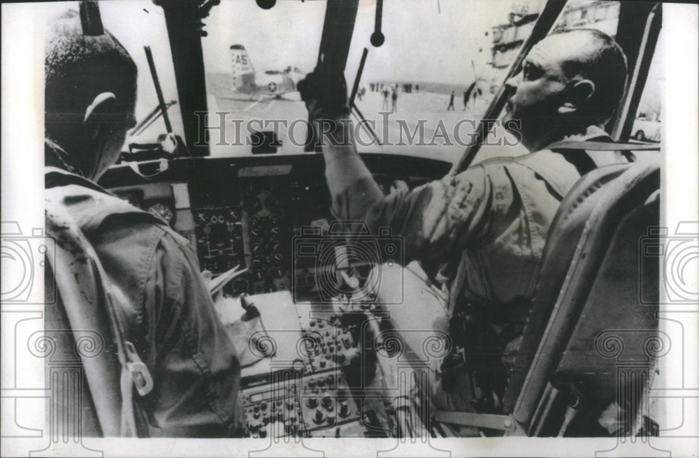 1966 Press Photo Helicopter Team Practices Pickup