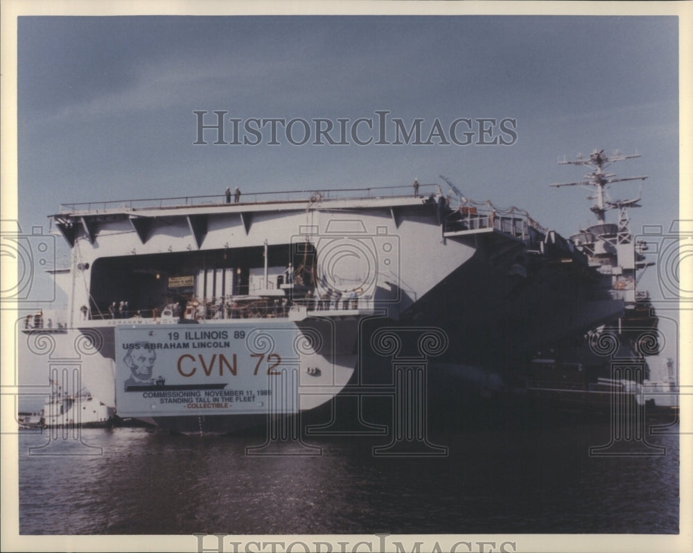 1988 Press Photo Virginia Dock USS Abraham Lincoln